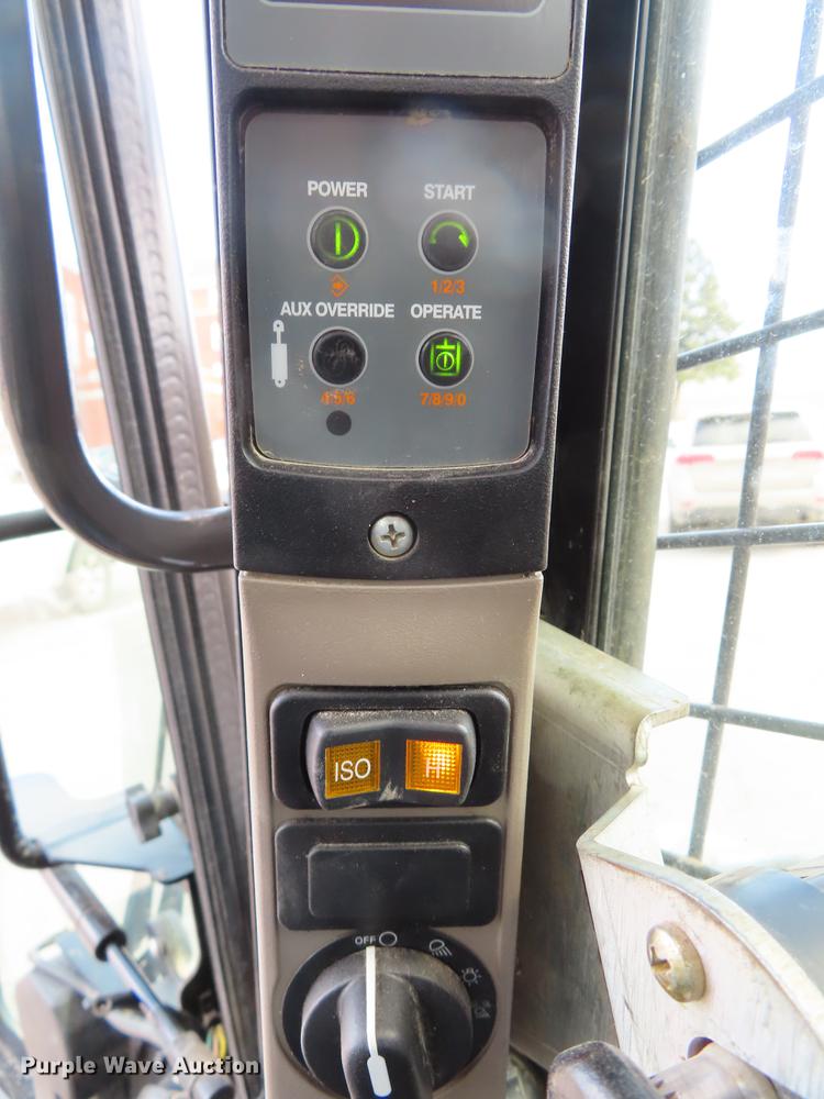 image for item DF7723 2015 Case TV380 skid steer