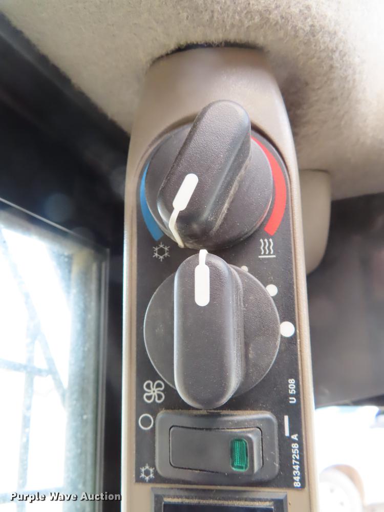 image for item DF7723 2015 Case TV380 skid steer