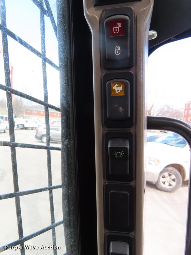 image for item DF7723 2015 Case TV380 skid steer