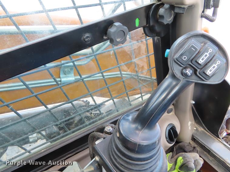 image for item DF7723 2015 Case TV380 skid steer