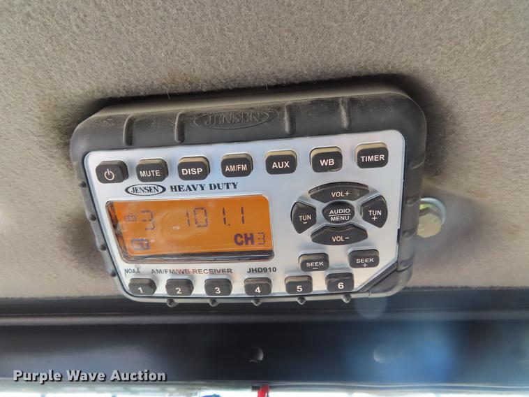 image for item DF7723 2015 Case TV380 skid steer