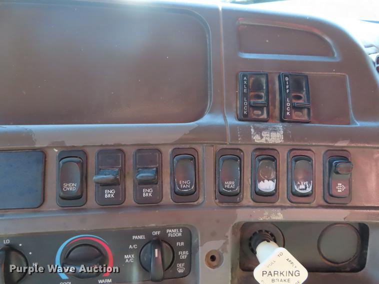 image for item DF7727 2008 Sterling LT9500 dump truck