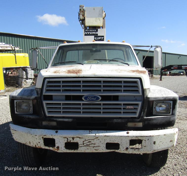 image for item DF7852 1985 Ford F700 crane truck