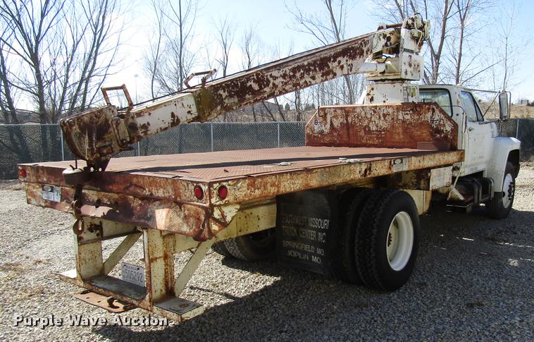 image for item DF7852 1985 Ford F700 crane truck