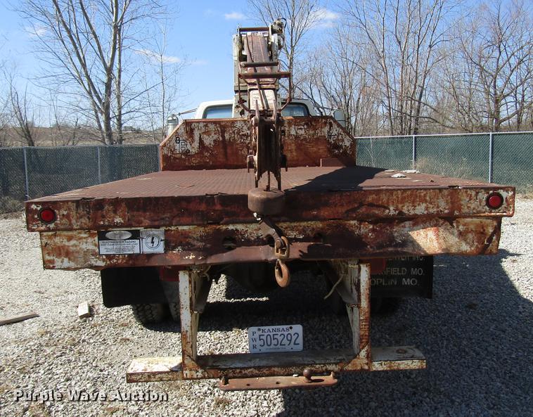 image for item DF7852 1985 Ford F700 crane truck