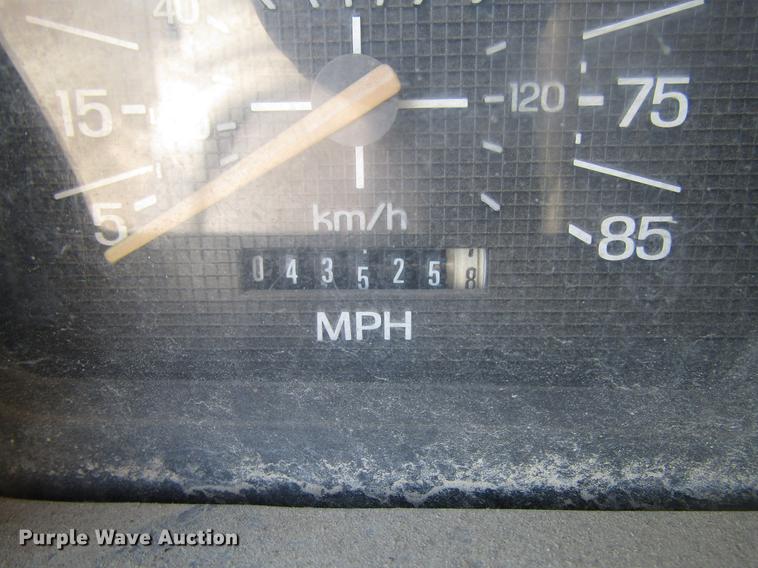 image for item DF7852 1985 Ford F700 crane truck