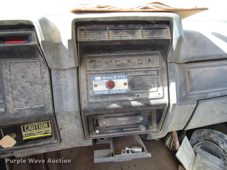 image for item DF7852 1985 Ford F700 crane truck