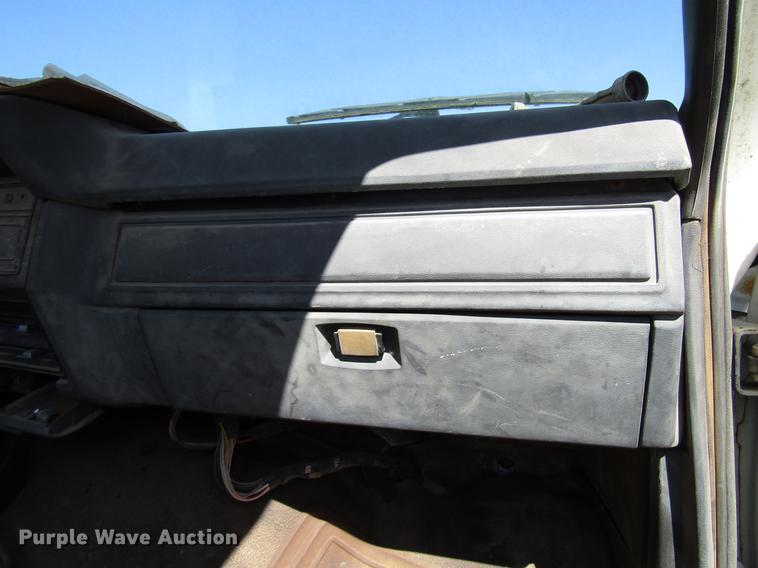 image for item DF7852 1985 Ford F700 crane truck