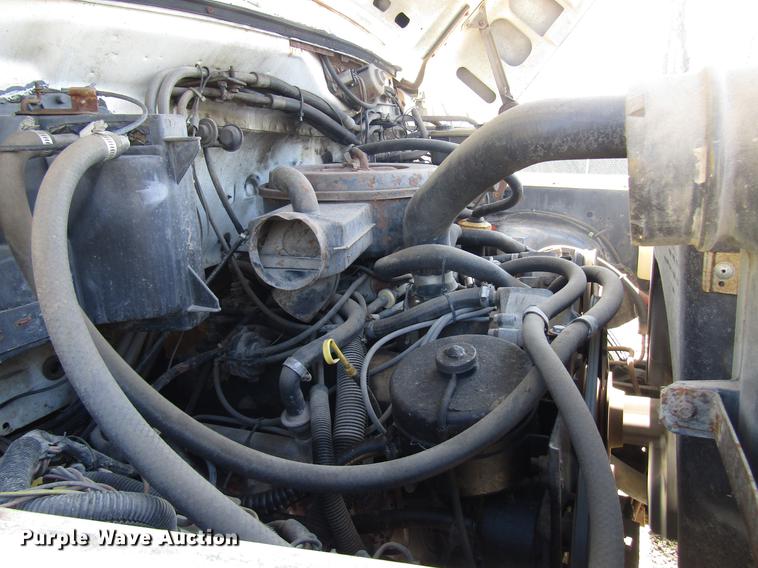 image for item DF7852 1985 Ford F700 crane truck