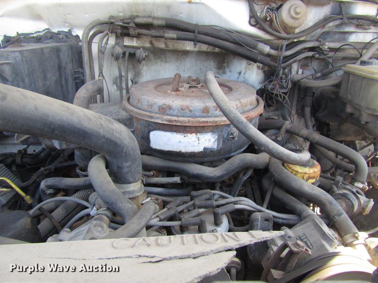 image for item DF7852 1985 Ford F700 crane truck