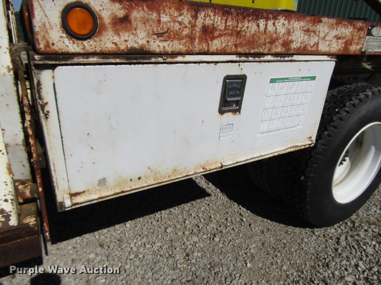 image for item DF7852 1985 Ford F700 crane truck