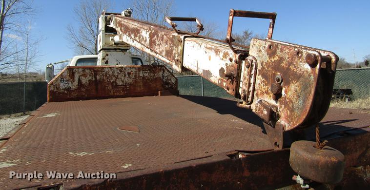 image for item DF7852 1985 Ford F700 crane truck