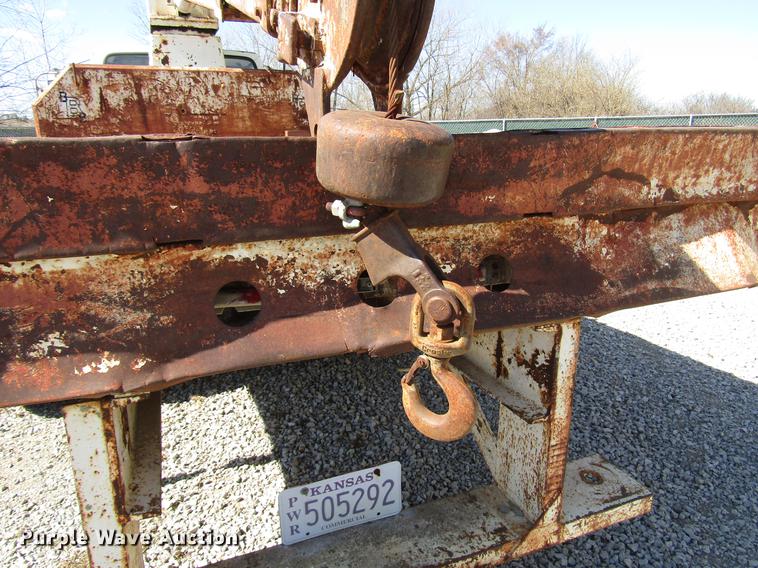 image for item DF7852 1985 Ford F700 crane truck