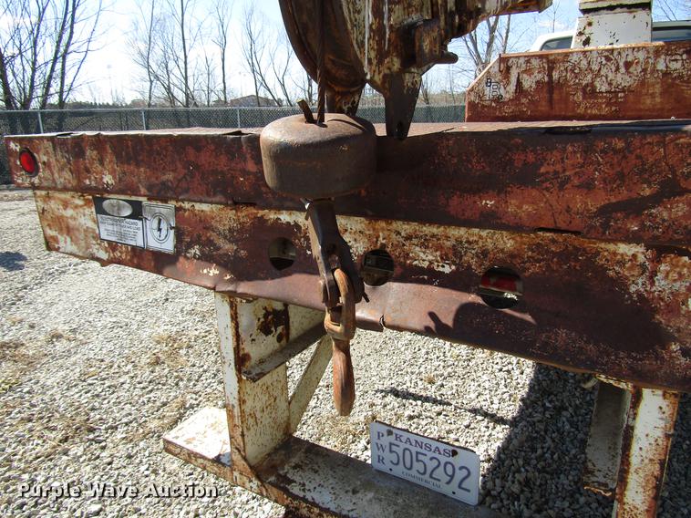 image for item DF7852 1985 Ford F700 crane truck