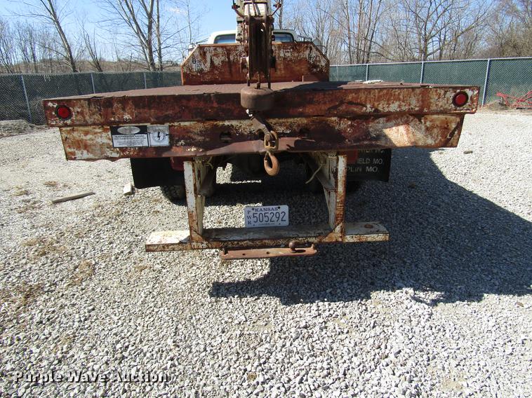 image for item DF7852 1985 Ford F700 crane truck