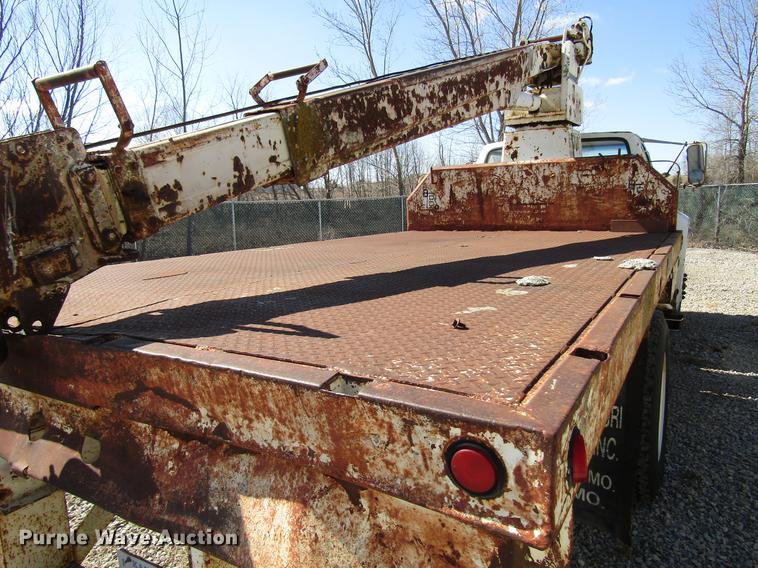 image for item DF7852 1985 Ford F700 crane truck