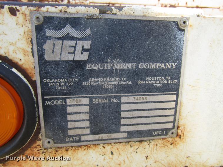 image for item DF7852 1985 Ford F700 crane truck