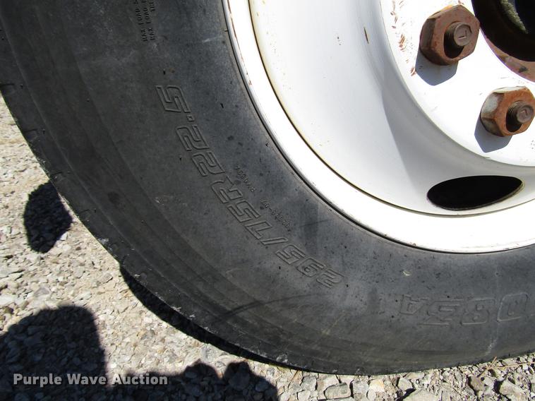 image for item DF7852 1985 Ford F700 crane truck