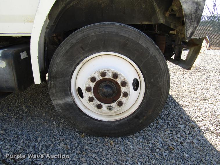 image for item DF7852 1985 Ford F700 crane truck