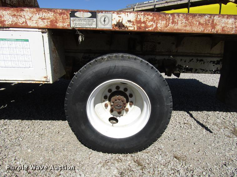 image for item DF7852 1985 Ford F700 crane truck