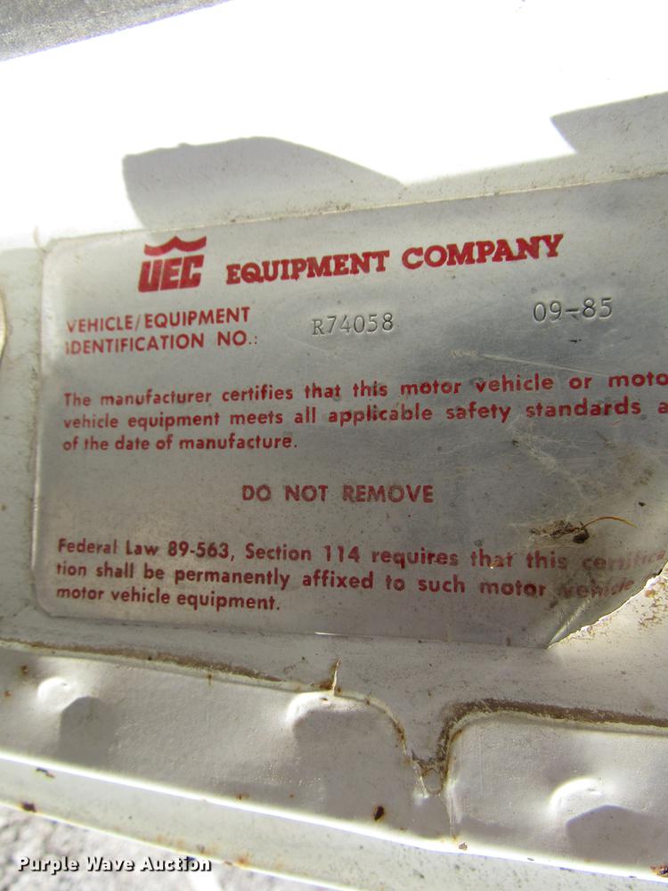 image for item DF7852 1985 Ford F700 crane truck