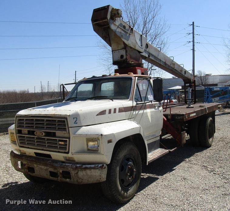 image for item DF7855 1986 Ford B7000 crane truck
