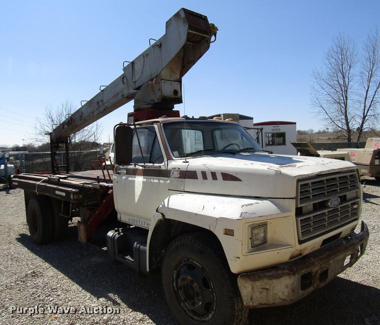 image for item DF7855 1986 Ford B7000 crane truck