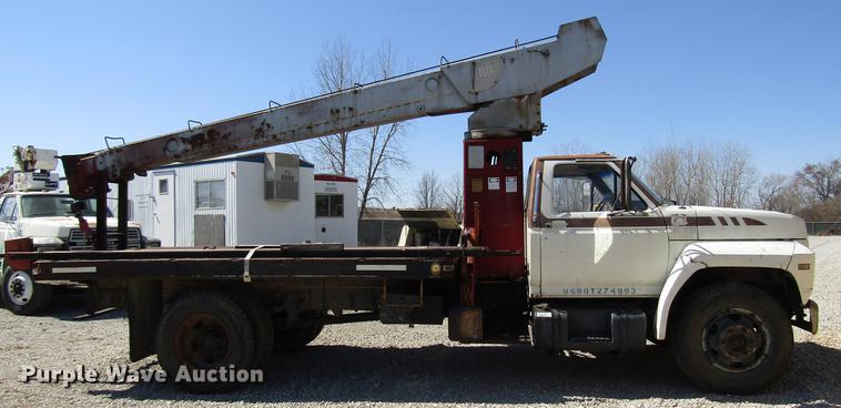 image for item DF7855 1986 Ford B7000 crane truck