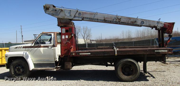 image for item DF7855 1986 Ford B7000 crane truck