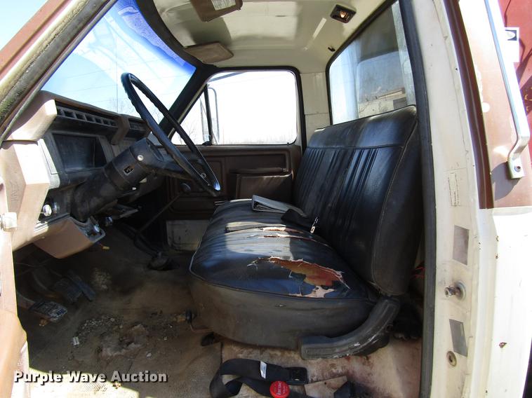 image for item DF7855 1986 Ford B7000 crane truck