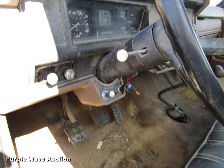image for item DF7855 1986 Ford B7000 crane truck