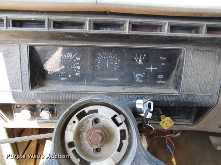 image for item DF7855 1986 Ford B7000 crane truck