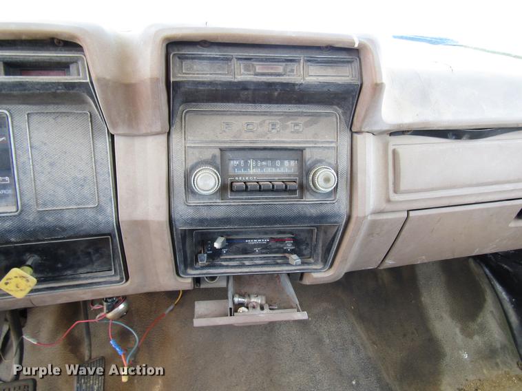 image for item DF7855 1986 Ford B7000 crane truck