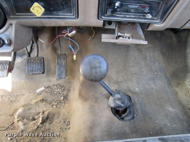 image for item DF7855 1986 Ford B7000 crane truck