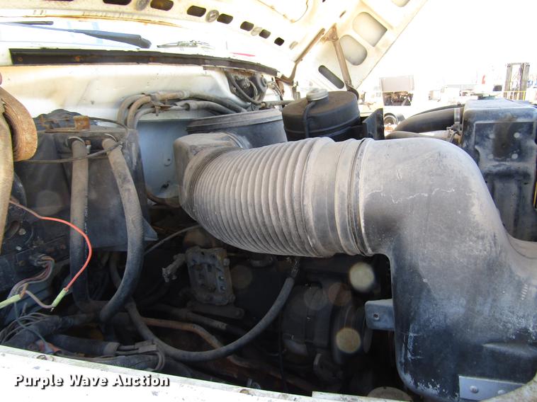 image for item DF7855 1986 Ford B7000 crane truck