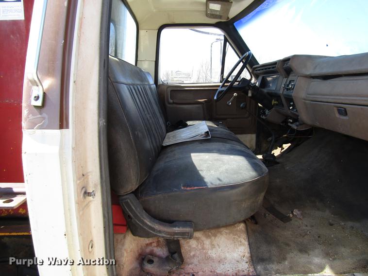 image for item DF7855 1986 Ford B7000 crane truck