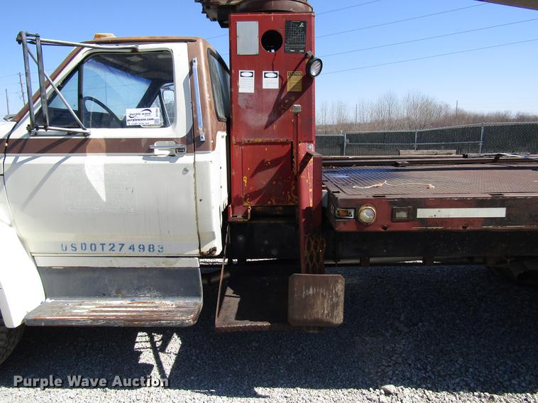 image for item DF7855 1986 Ford B7000 crane truck