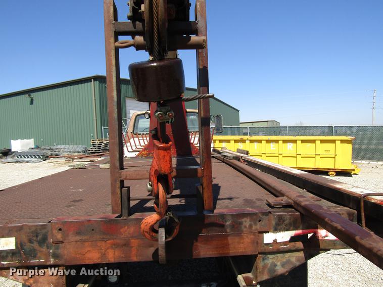 image for item DF7855 1986 Ford B7000 crane truck