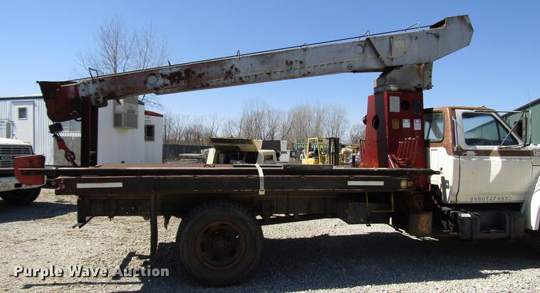 image for item DF7855 1986 Ford B7000 crane truck