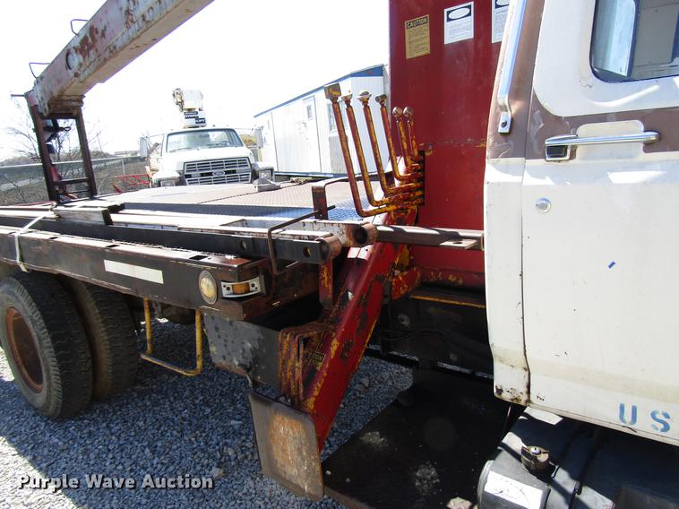 image for item DF7855 1986 Ford B7000 crane truck