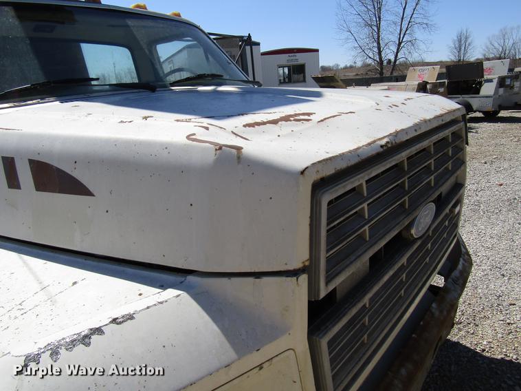 image for item DF7855 1986 Ford B7000 crane truck