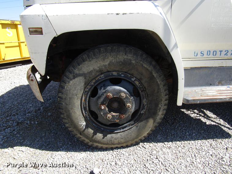 image for item DF7855 1986 Ford B7000 crane truck