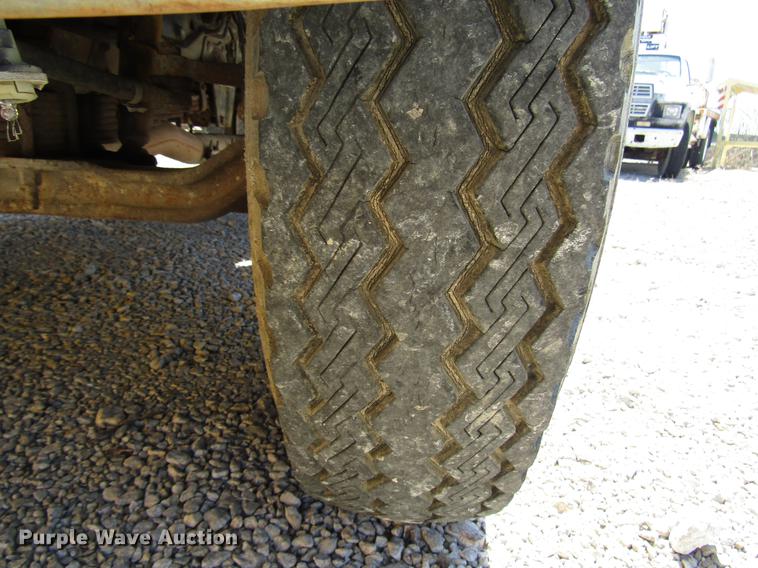 image for item DF7855 1986 Ford B7000 crane truck