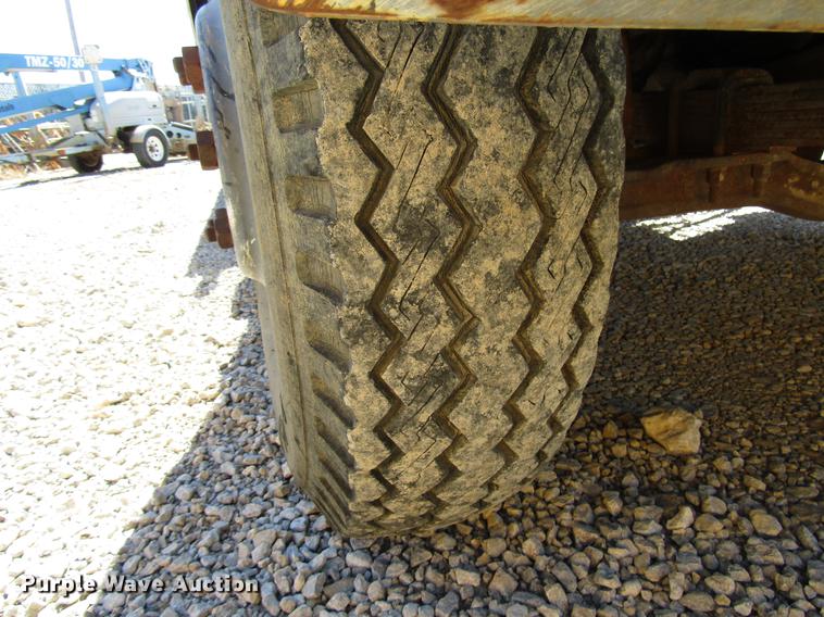 image for item DF7855 1986 Ford B7000 crane truck