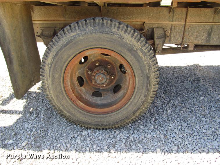 image for item DF7855 1986 Ford B7000 crane truck