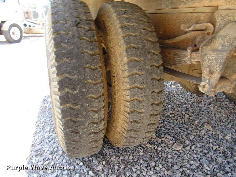 image for item DF7855 1986 Ford B7000 crane truck