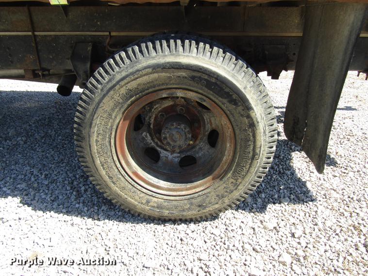 image for item DF7855 1986 Ford B7000 crane truck