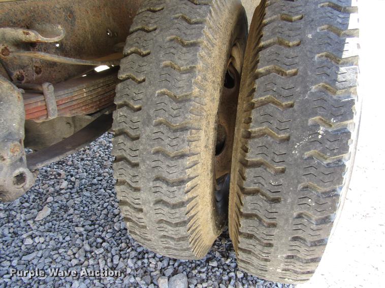 image for item DF7855 1986 Ford B7000 crane truck