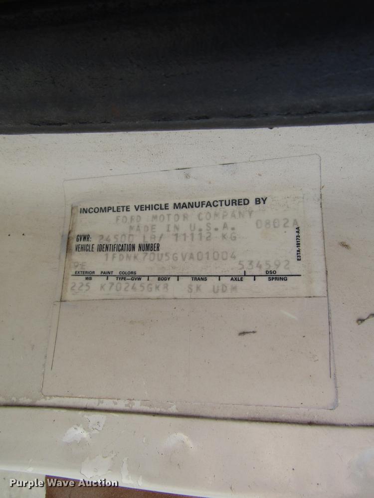 image for item DF7855 1986 Ford B7000 crane truck