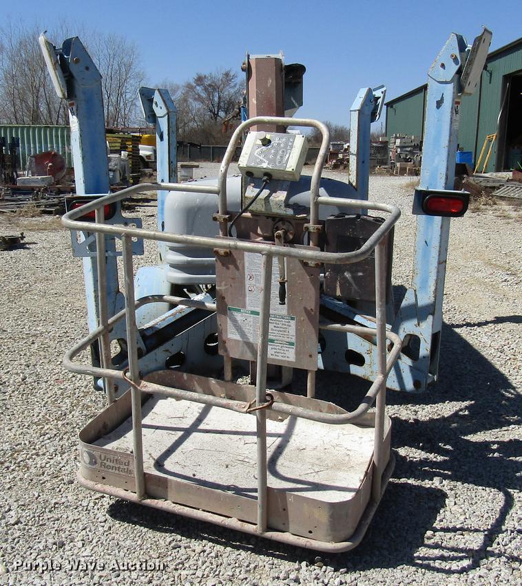 image for item DF7856 2003 Genie TMZ-50/30 boom lift